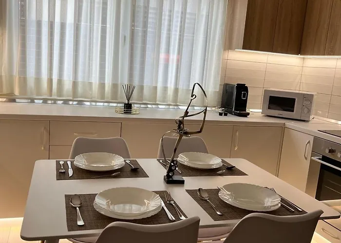 Steps From The Center Daire Tiran